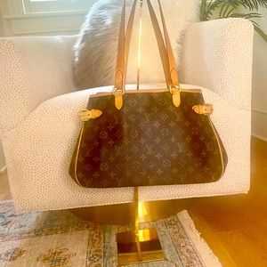 💎👛💎Authentic Guaranteed, Paris, France Louis Vuitton LV Shoulder Bag 💎👛 💎